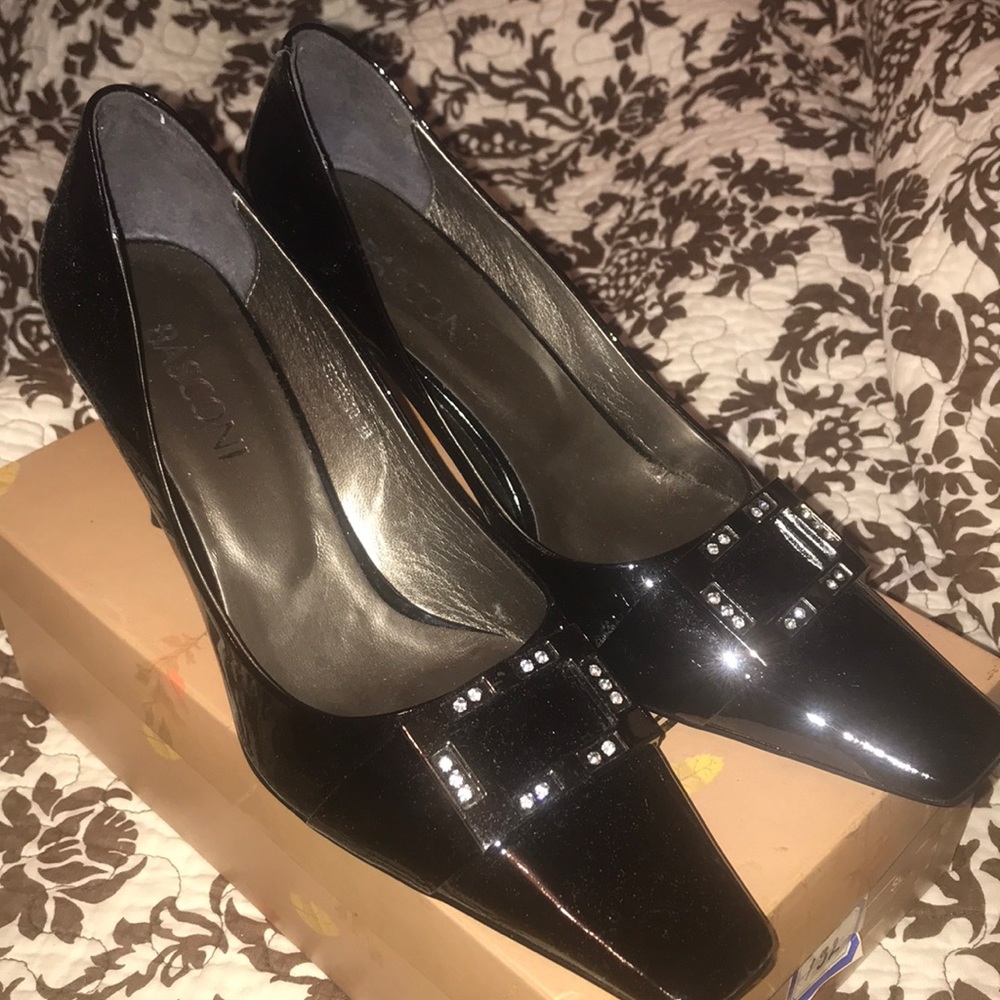 Basconi • Vintage Short Square Heels • 38